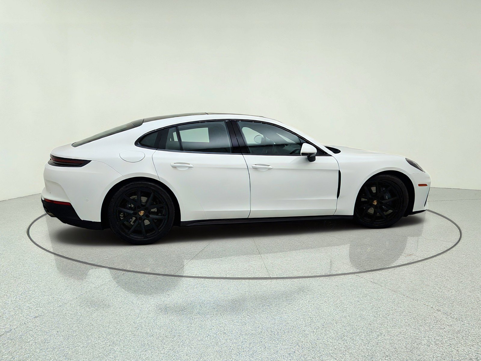 Used 2025 Porsche Panamera image 7