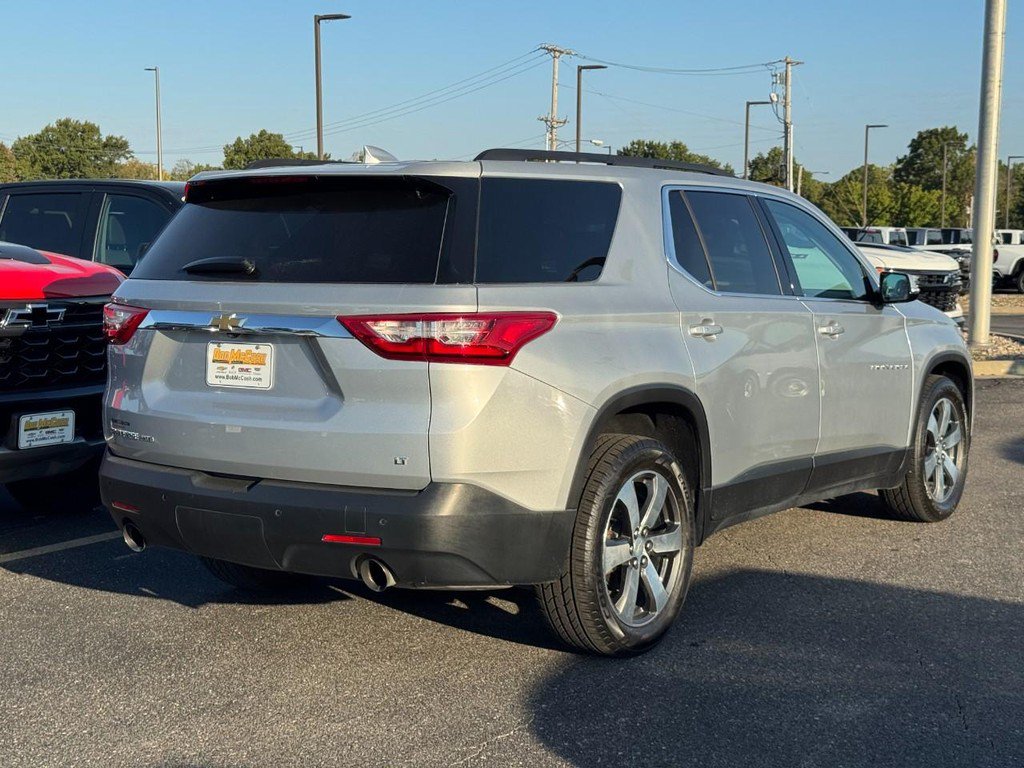 Used 2020 Chevrolet Traverse LT w/ Driver Confidence II Package AWD/4WD image 3