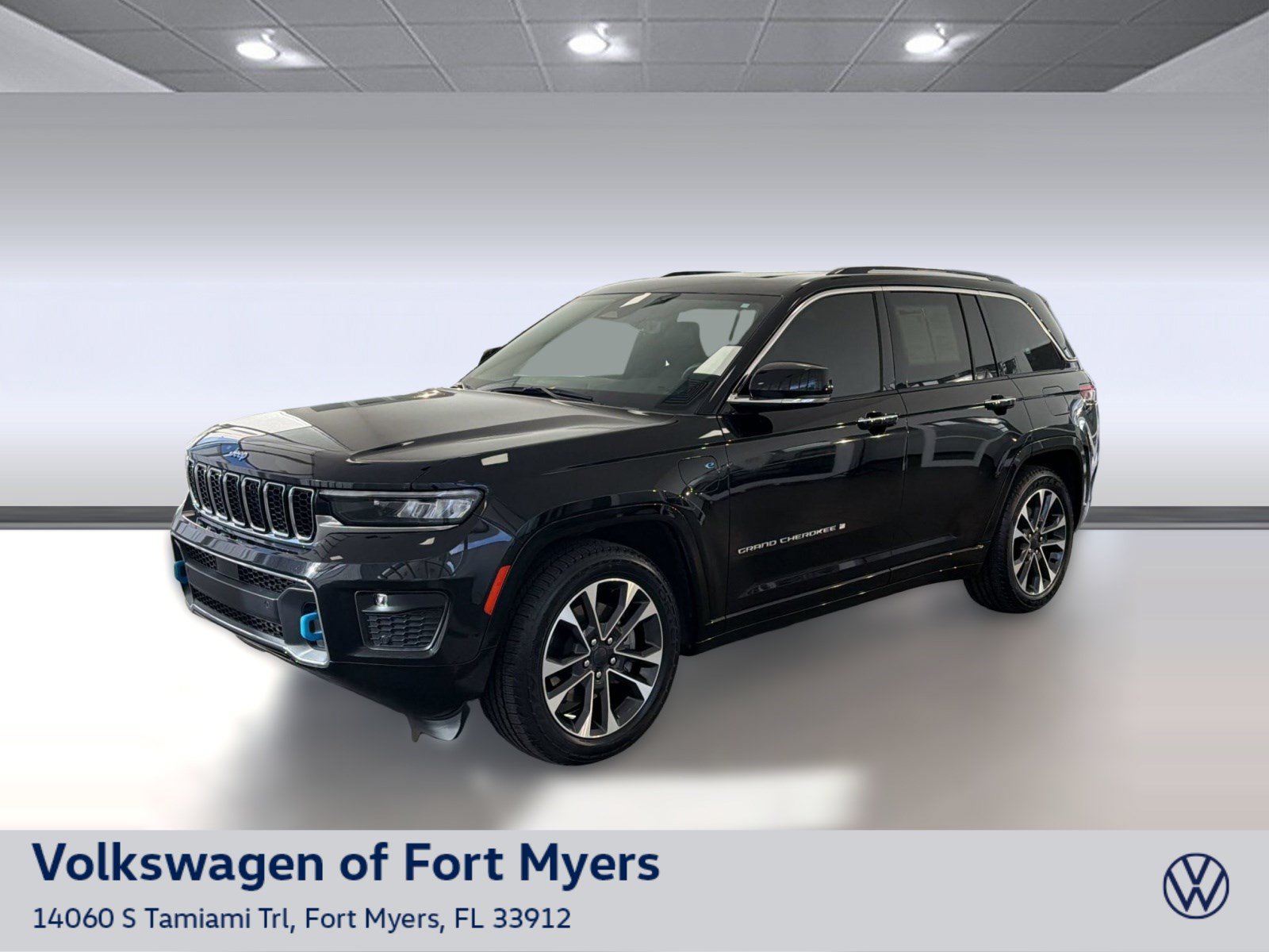 Used 2023 Jeep Grand Cherokee Overland w/ Luxury Tech Group IV AWD/4WD image 1
