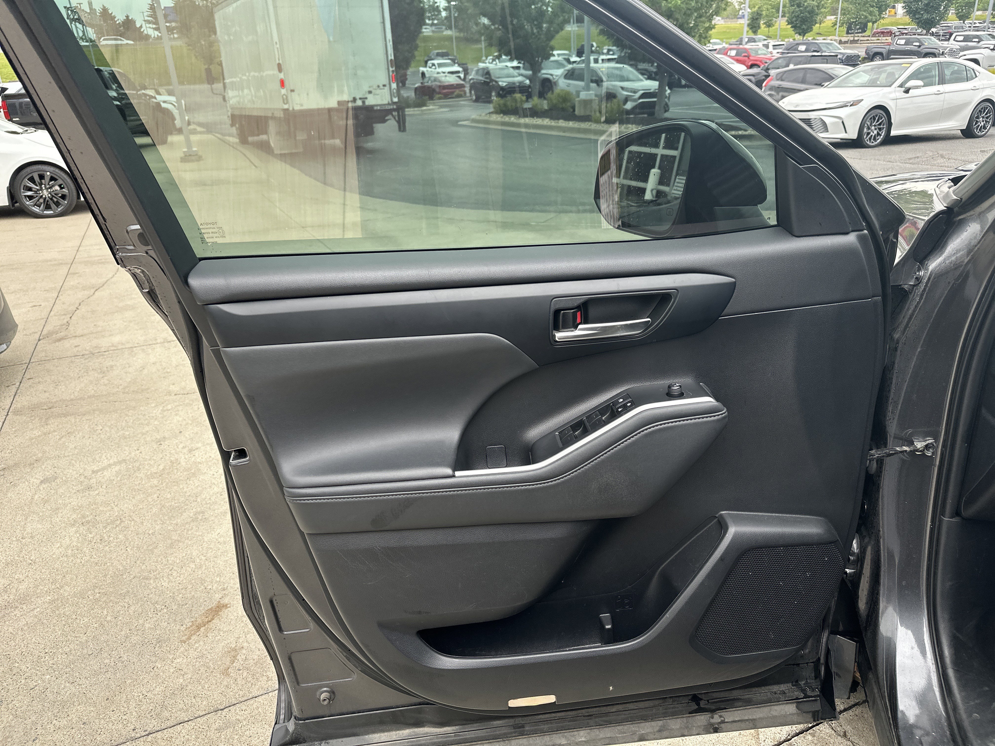 Used 2023 Toyota Highlander XSE AWD/4WD image 12