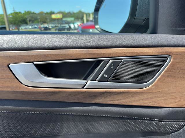 Certified 2025 Volkswagen Atlas SE image 25