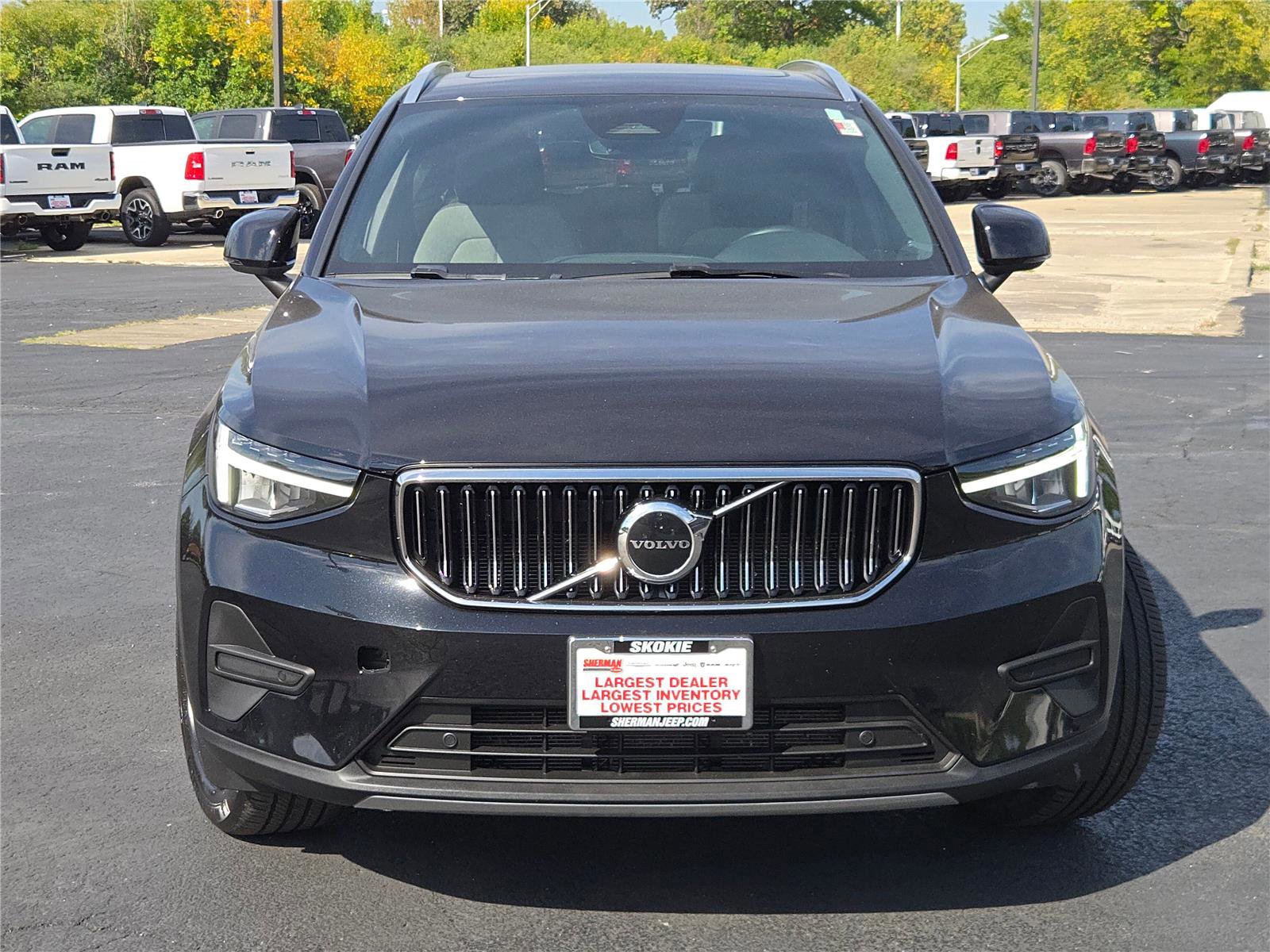 Used 2024 Volvo XC40 B5 Core image 4