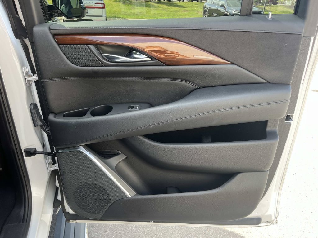 Used 2018 Cadillac Escalade ESV Premium Luxury AWD/4WD image 23
