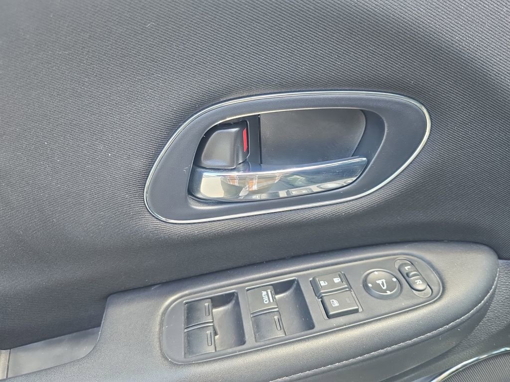 Used 2017 Honda HR-V EX image 11