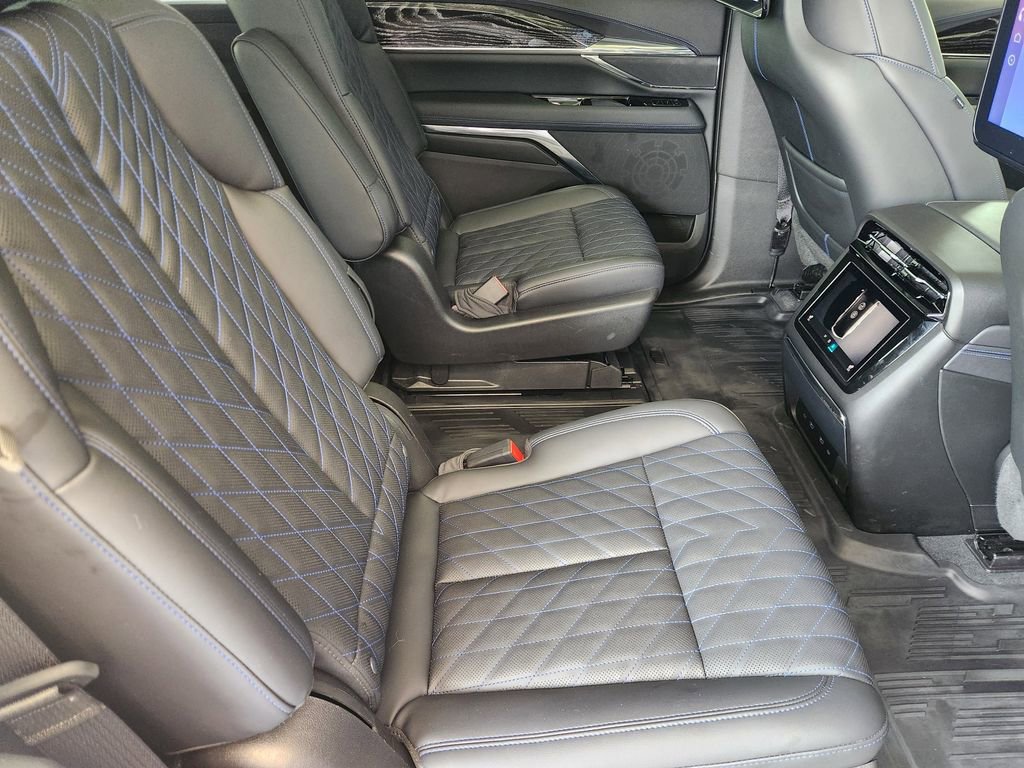 Used 2025 Cadillac Escalade IQ Luxury 1 w/ LPO, Radiant Package AWD/4WD image 31