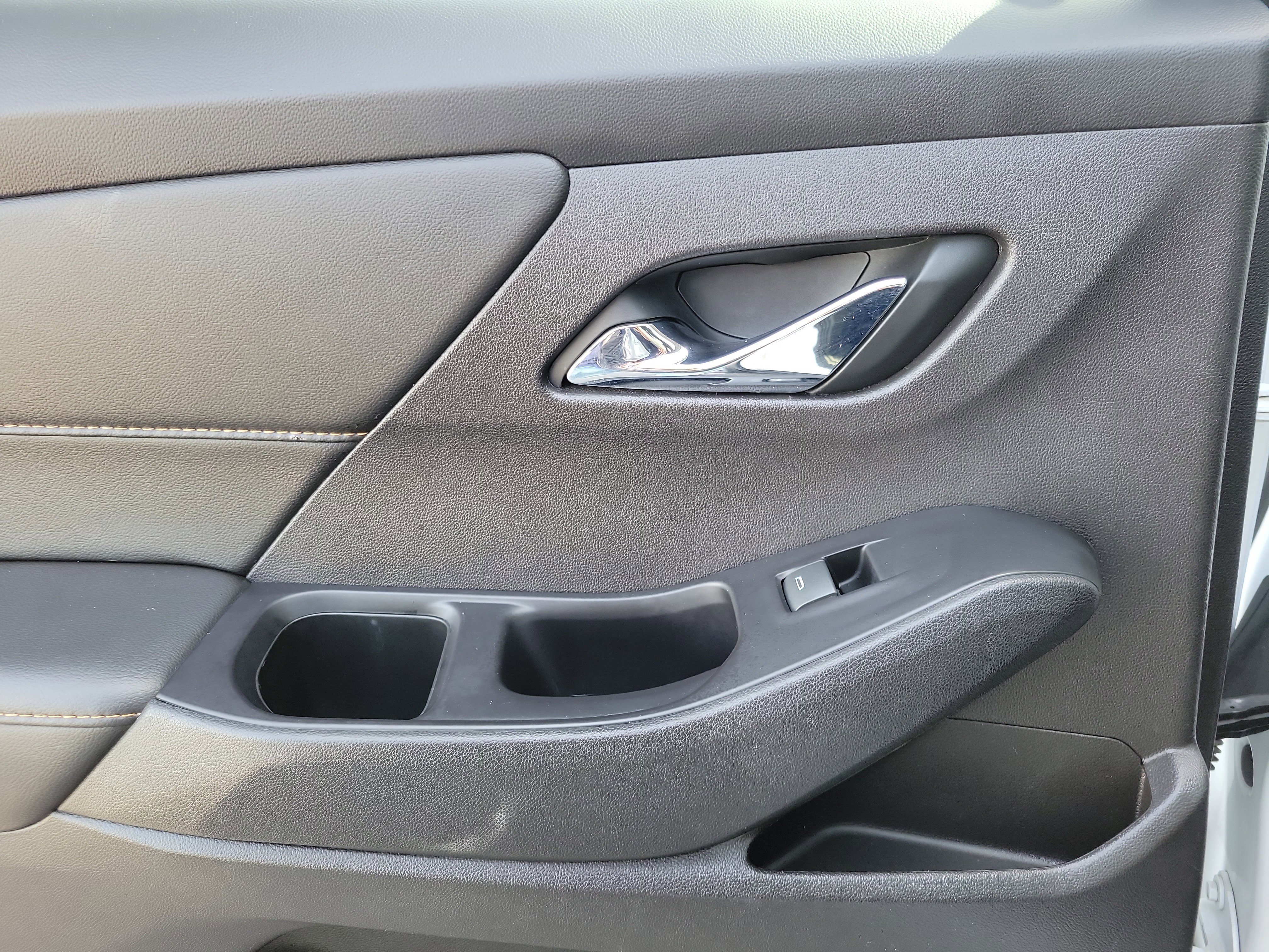 Used 2018 Chevrolet Traverse LT image 12