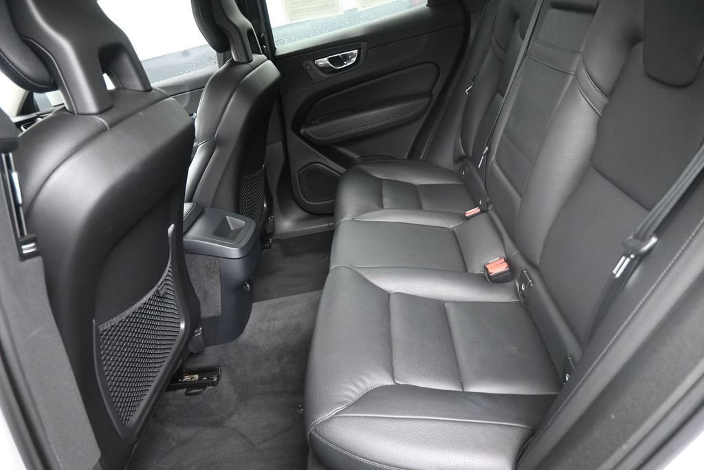 Used 2018 Volvo XC60 T6 Momentum w/ Advanced Package AWD/4WD image 13