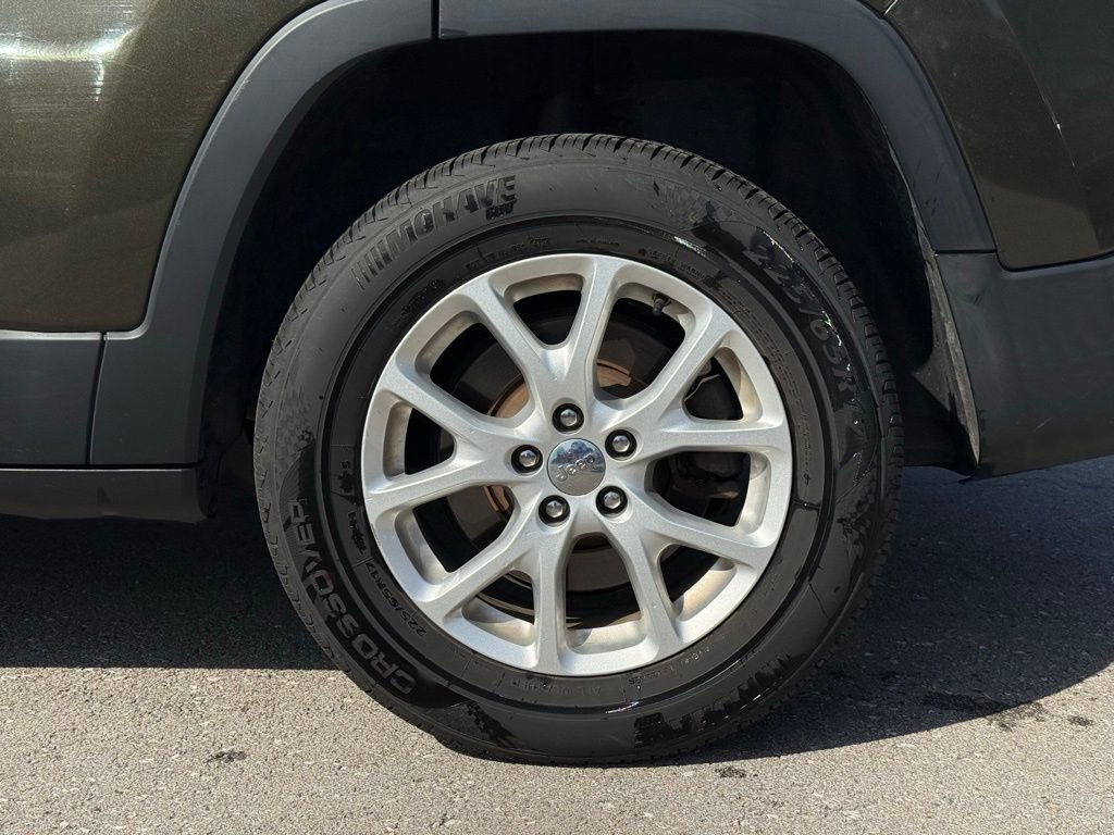 Used 2015 Jeep Cherokee Latitude w/ Cold Weather Group image 5