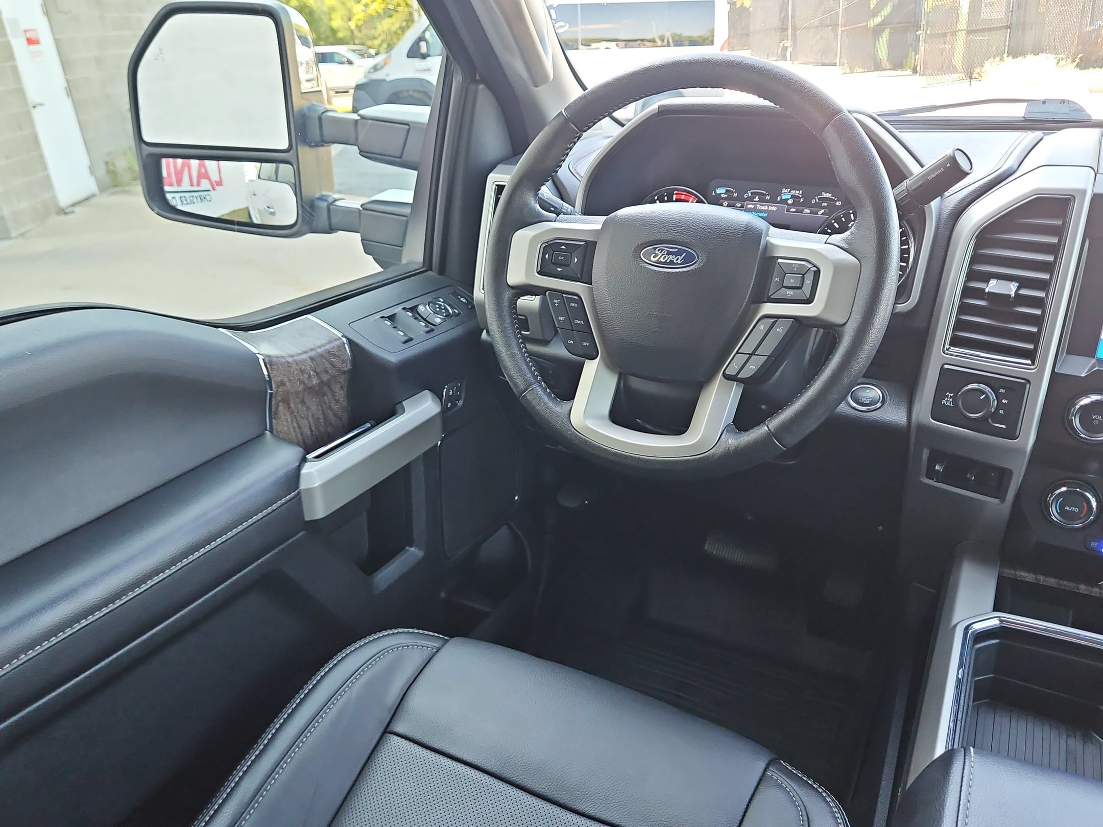 Used 2019 Ford F250 Lariat w/ Lariat Ultimate Package AWD/4WD image 9