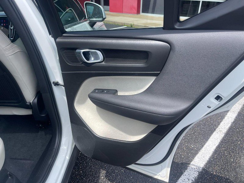 Used 2023 Volvo XC40 B5 Plus AWD/4WD image 16