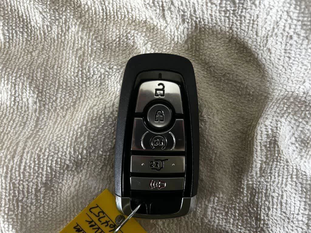 Used 2023 Ford Escape Platinum image 3