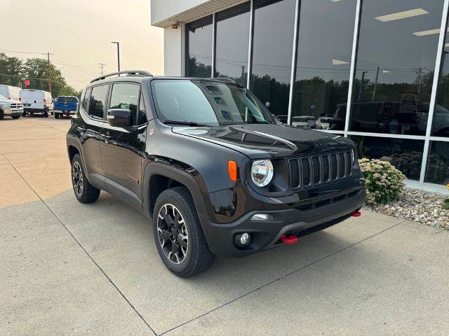 Used 2023 Jeep Renegade Trailhawk w/ Trailer Tow Group AWD/4WD image 1