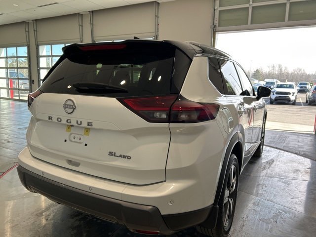 Used 2024 Nissan Rogue SL image 6