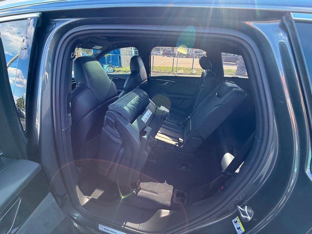 Used 2023 Audi SQ7 Prestige AWD/4WD image 29