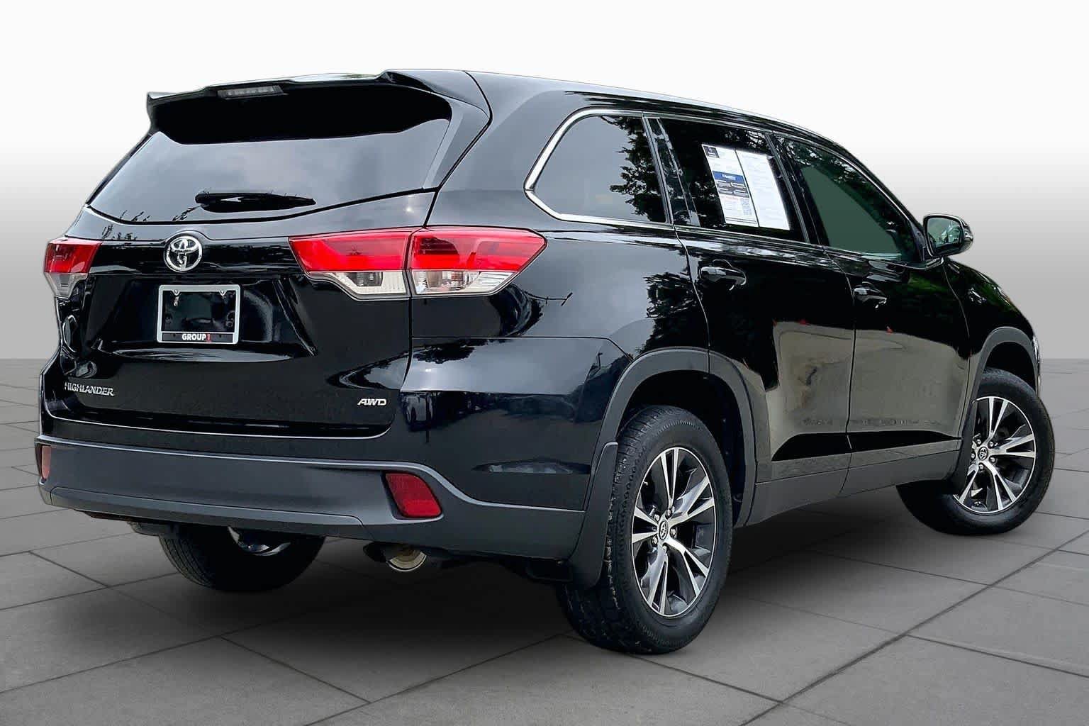 Used 2019 Toyota Highlander LE AWD/4WD image 13