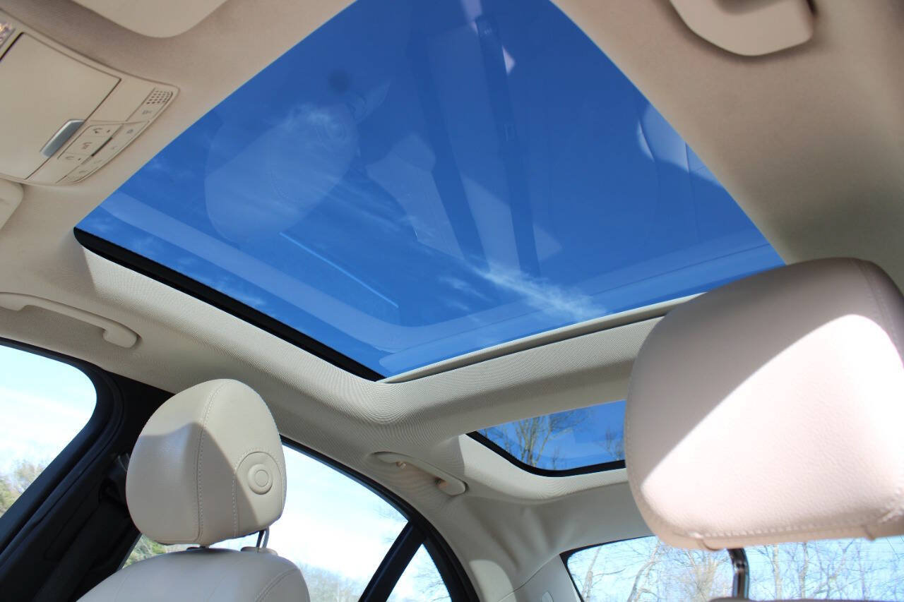 Used 2016 Mercedes-Benz C 300 4MATIC Sedan image 14