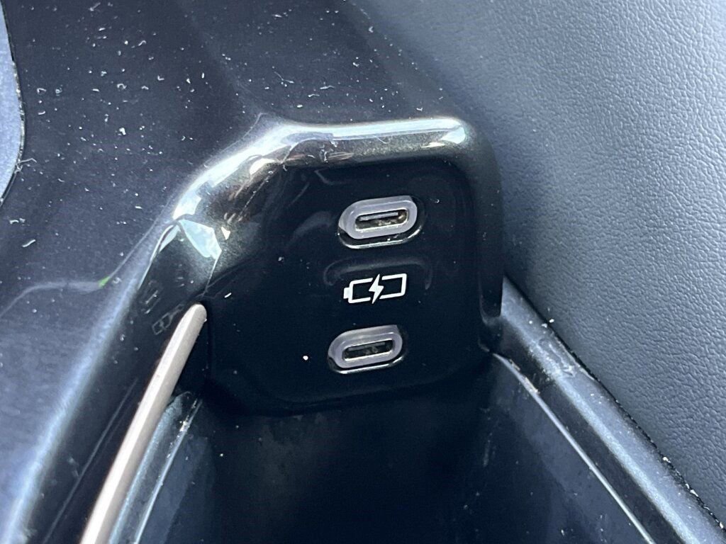 Used 2025 Toyota Crown Signia Limited image 6