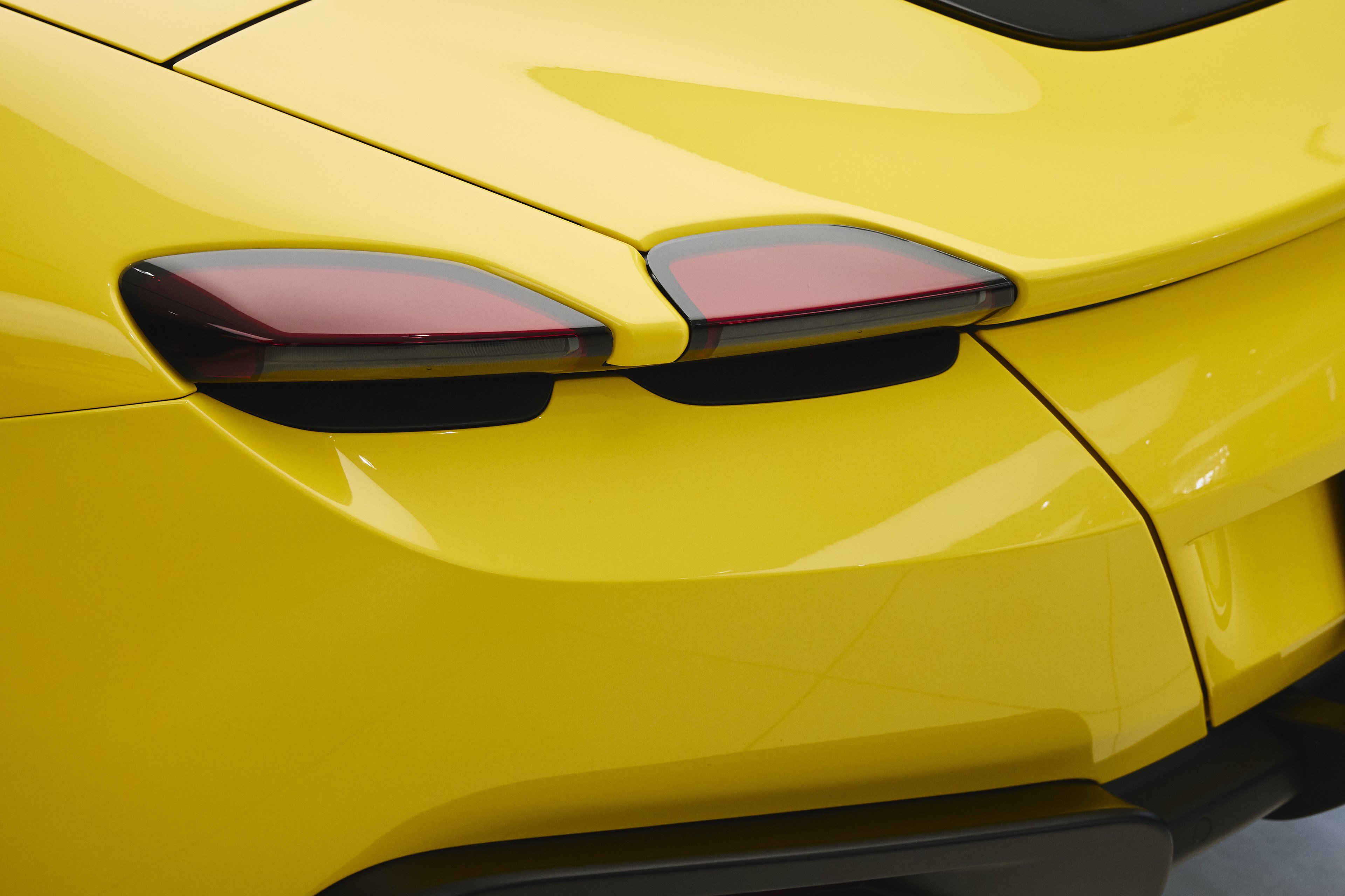 Used 2025 Ferrari Roma Spider RWD image 21