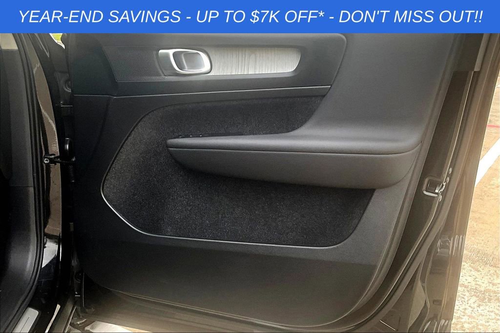 Used 2025 Volvo XC40 B5 Core w/ Protection Package Premier image 14