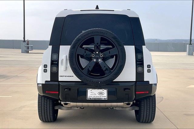 New 2026 Land Rover Defender 110 X-Dynamic SE image 4