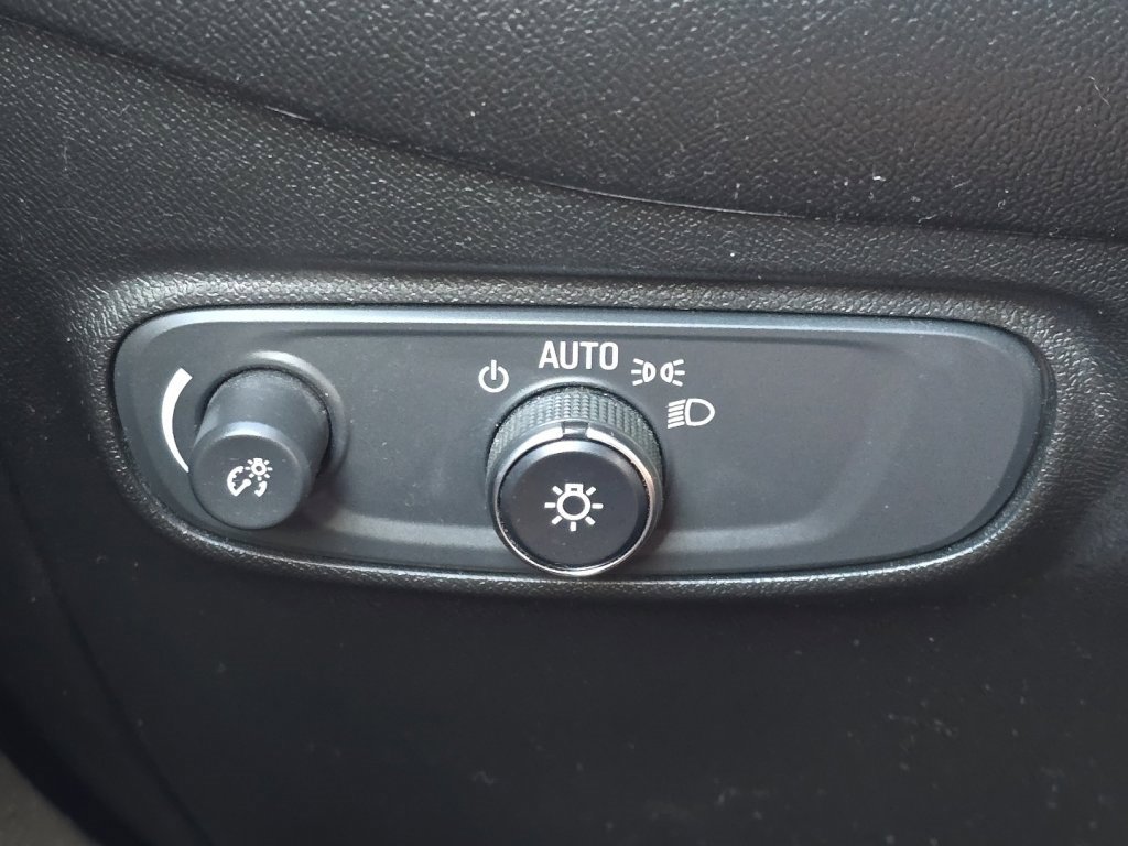 Used 2020 Chevrolet Equinox LT image 29