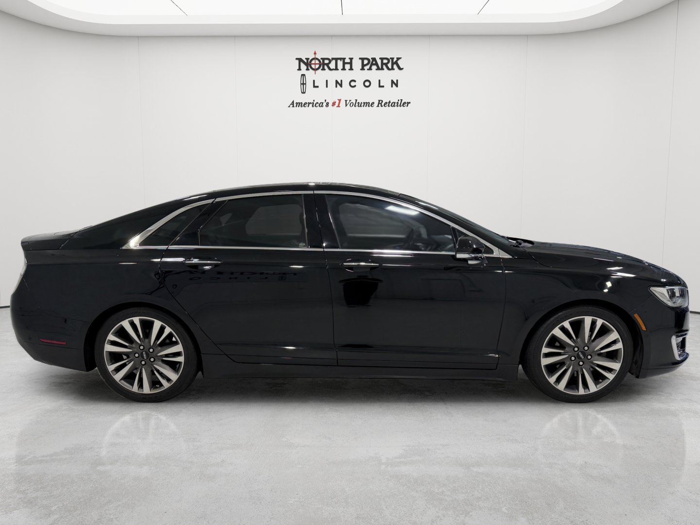 Used 2017 Lincoln MKZ Reserve w/ Luxury Package FWD image 6