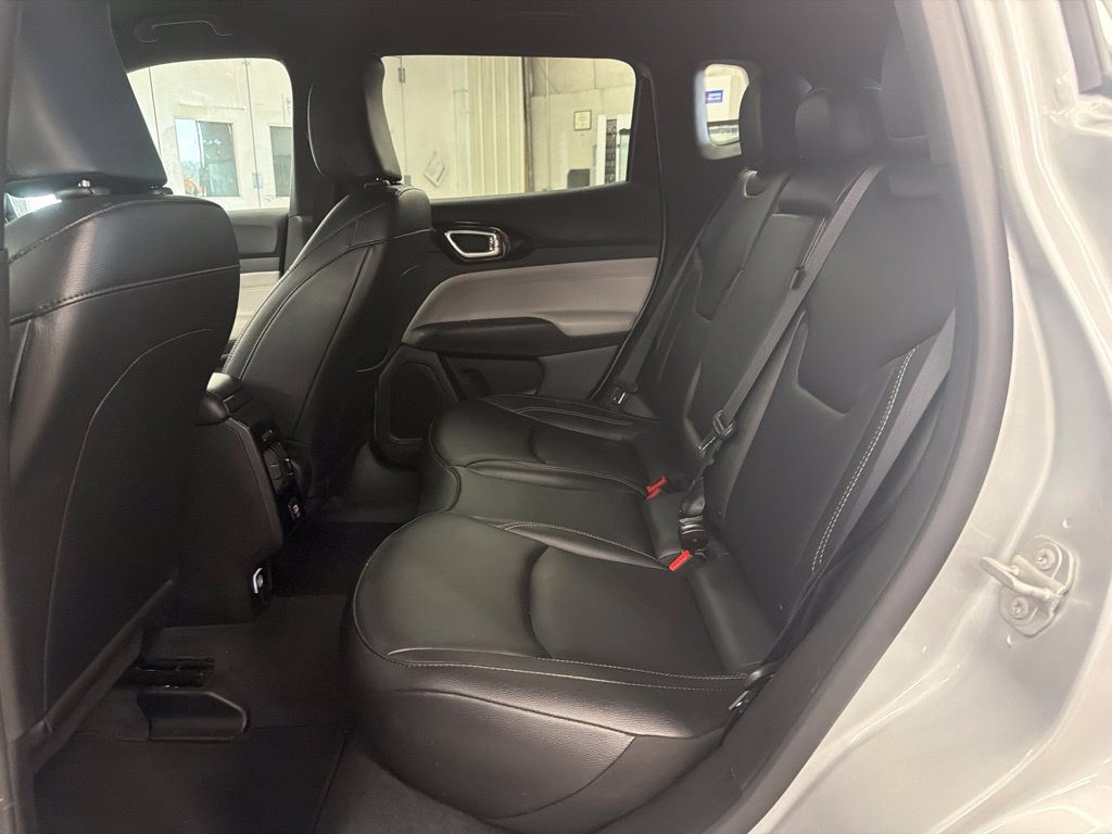 Used 2025 Jeep Compass Limited AWD/4WD image 8