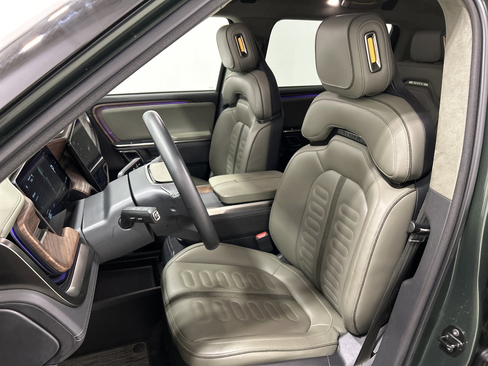 Used 2024 Rivian R1S Adventure AWD/4WD image 20