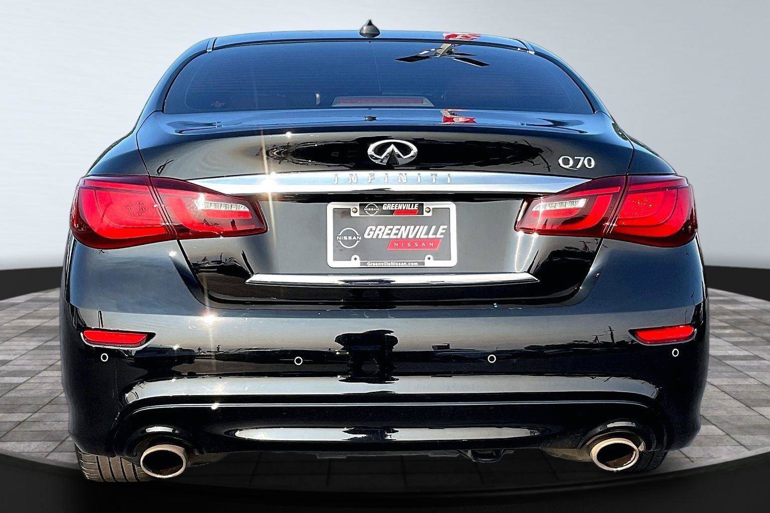 Used 2018 INFINITI Q70 Luxe w/ Cargo Package RWD image 5