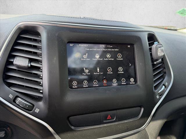 Used 2019 Jeep Cherokee Latitude Plus w/ Comfort/Convenience Group AWD/4WD image 18