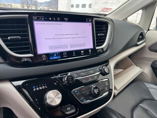 Certified 2023 Chrysler Pacifica Touring-L image 17