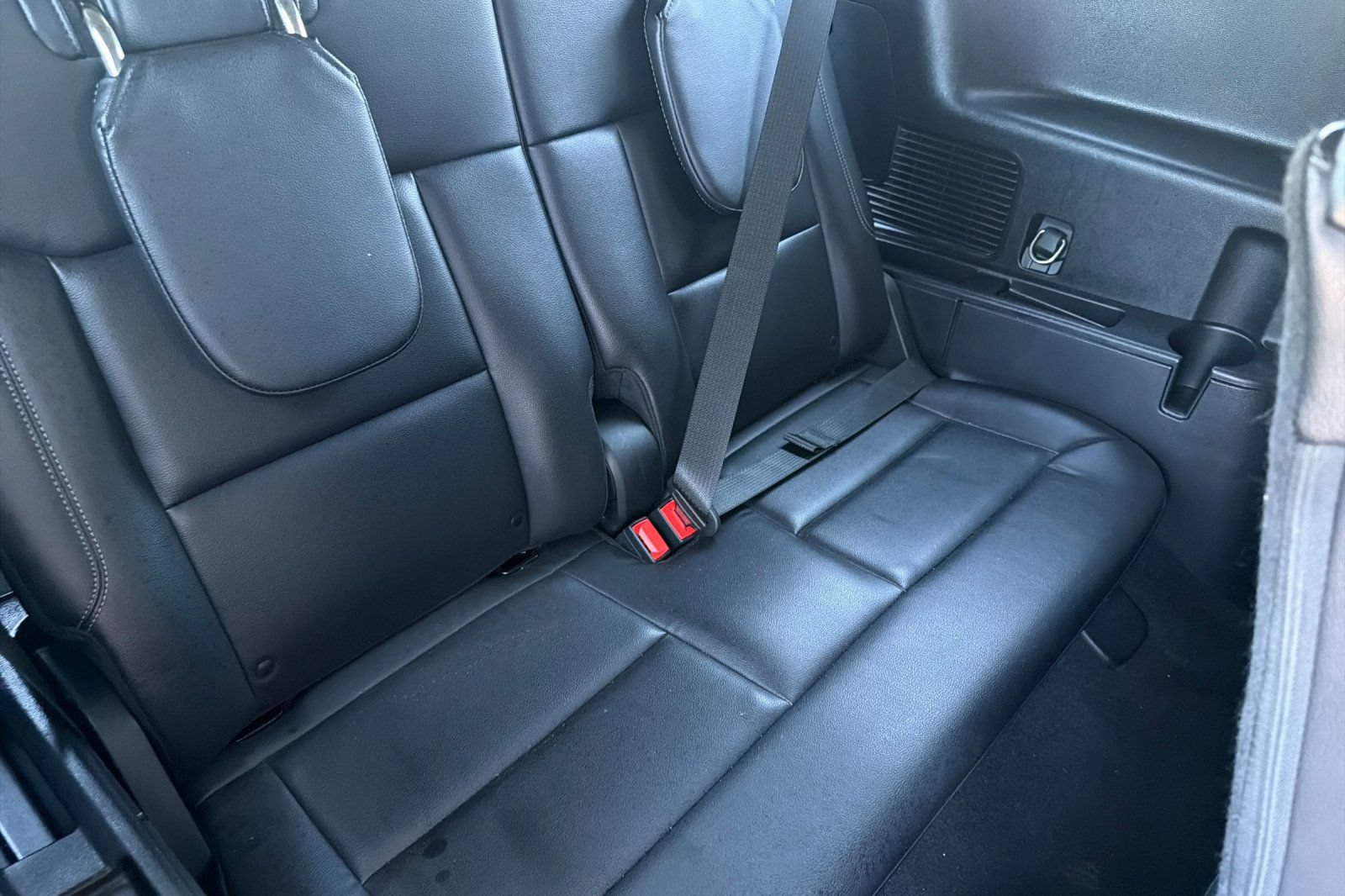 Used 2020 Ford Explorer XLT w/ Equipment Group 202A RWD image 20