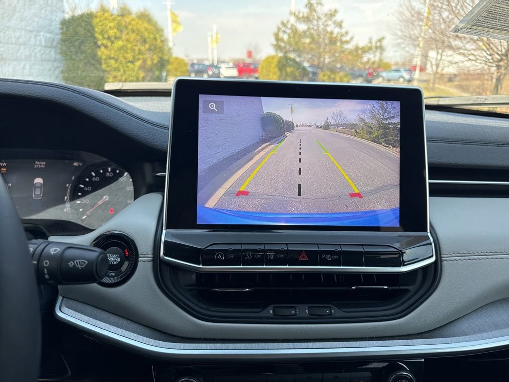 Used 2025 Jeep Compass Limited image 19