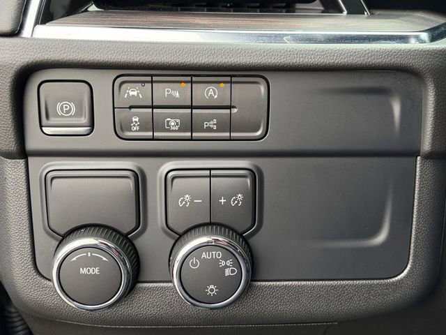 Used 2025 Chevrolet Suburban LS image 5