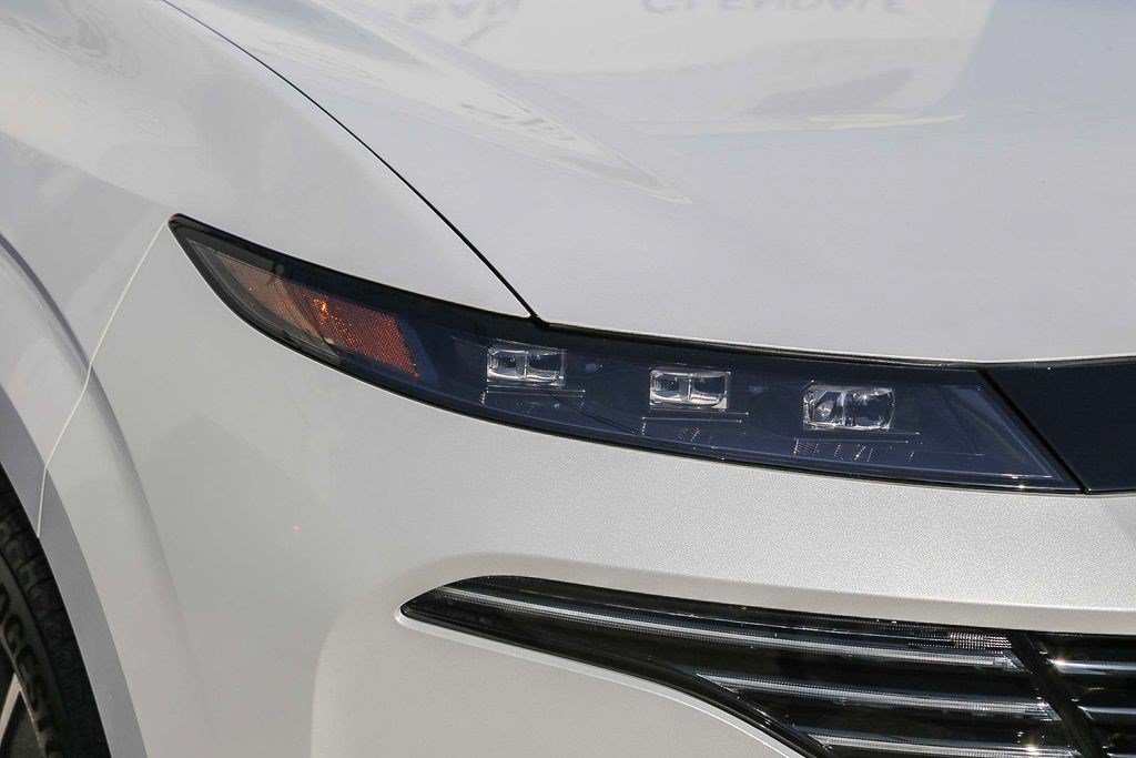 New 2025 Nissan Murano SL w/ Cargo Package AWD/4WD image 4