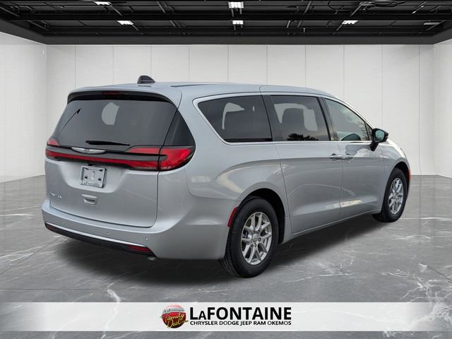 New 2026 Chrysler Pacifica Select image 5