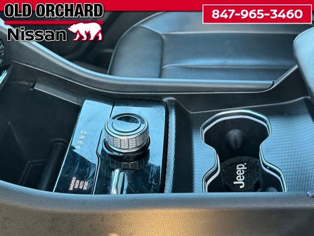 Used 2024 Jeep Grand Cherokee L Limited w/ Black Appearance Package image 10