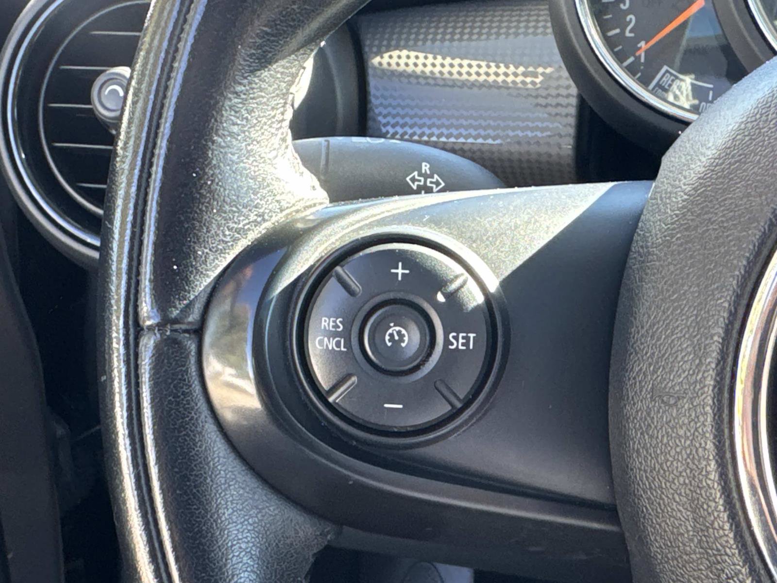 Used 2017 MINI Cooper 4-Door Hardtop image 18