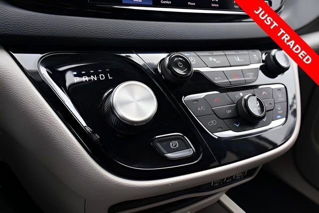 Used 2024 Chrysler Pacifica Touring-L image 38