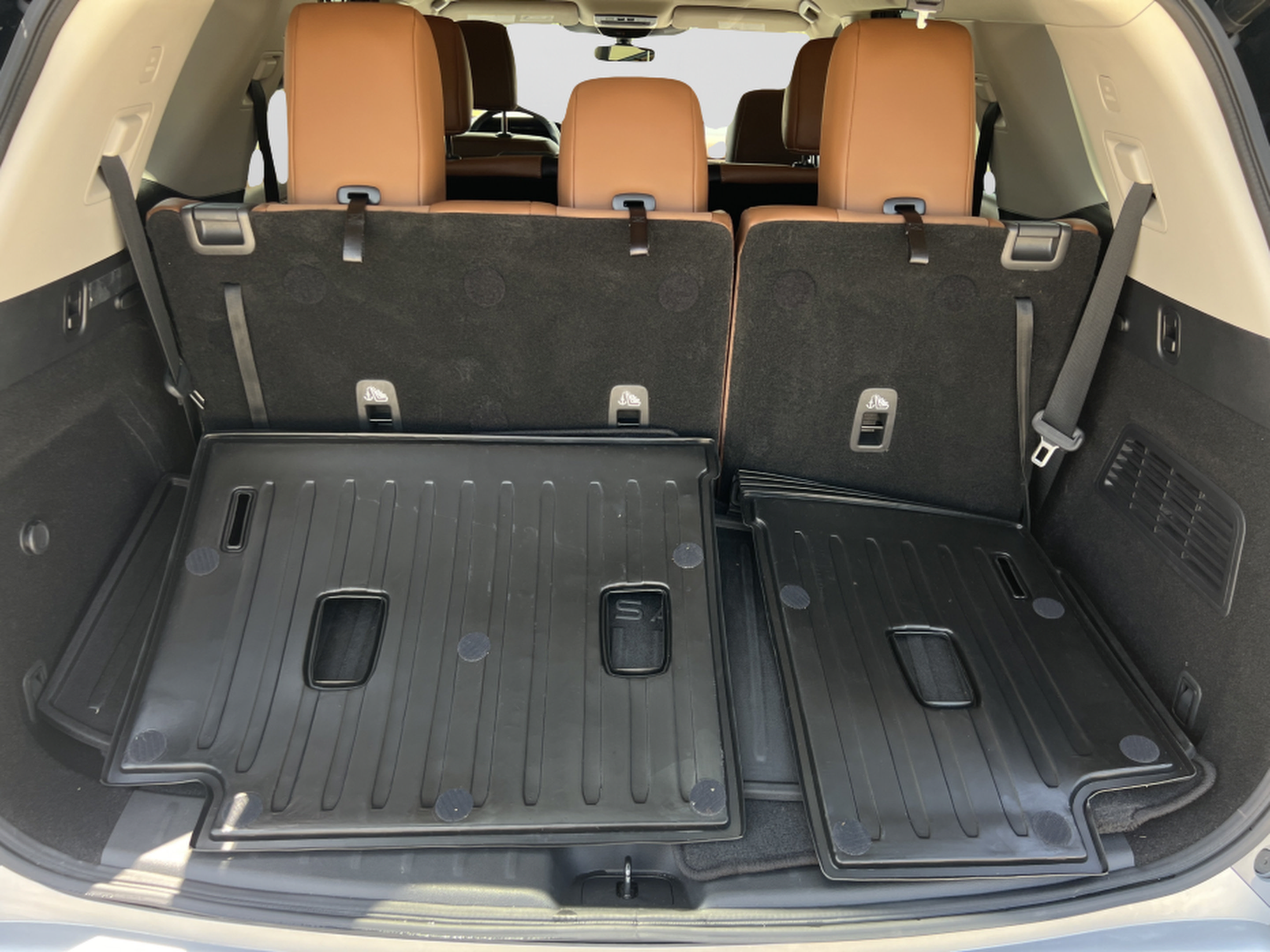 Used 2024 Nissan Pathfinder Platinum w/ Cargo Package FWD image 25