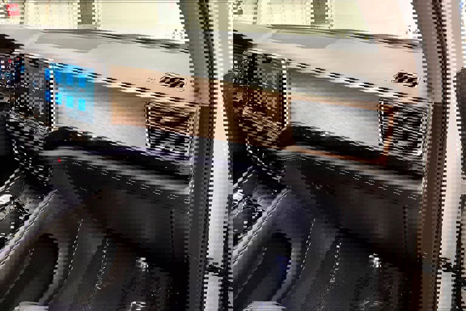 Used 2025 Volkswagen Atlas SE w/ Panoramic Sunroof Package image 19