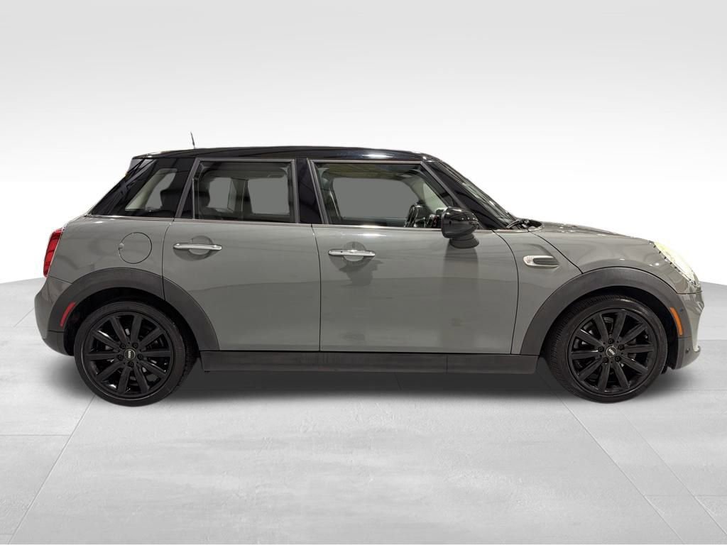 Used 2018 MINI Cooper 4-Door Hardtop image 5