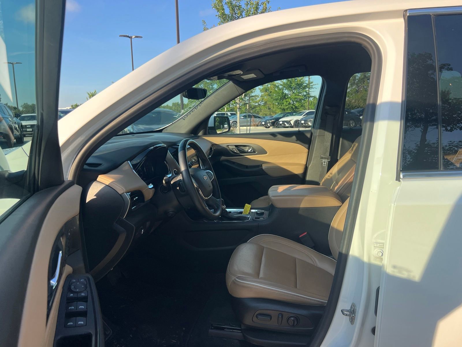Used 2023 Chevrolet Traverse Premier FWD image 24