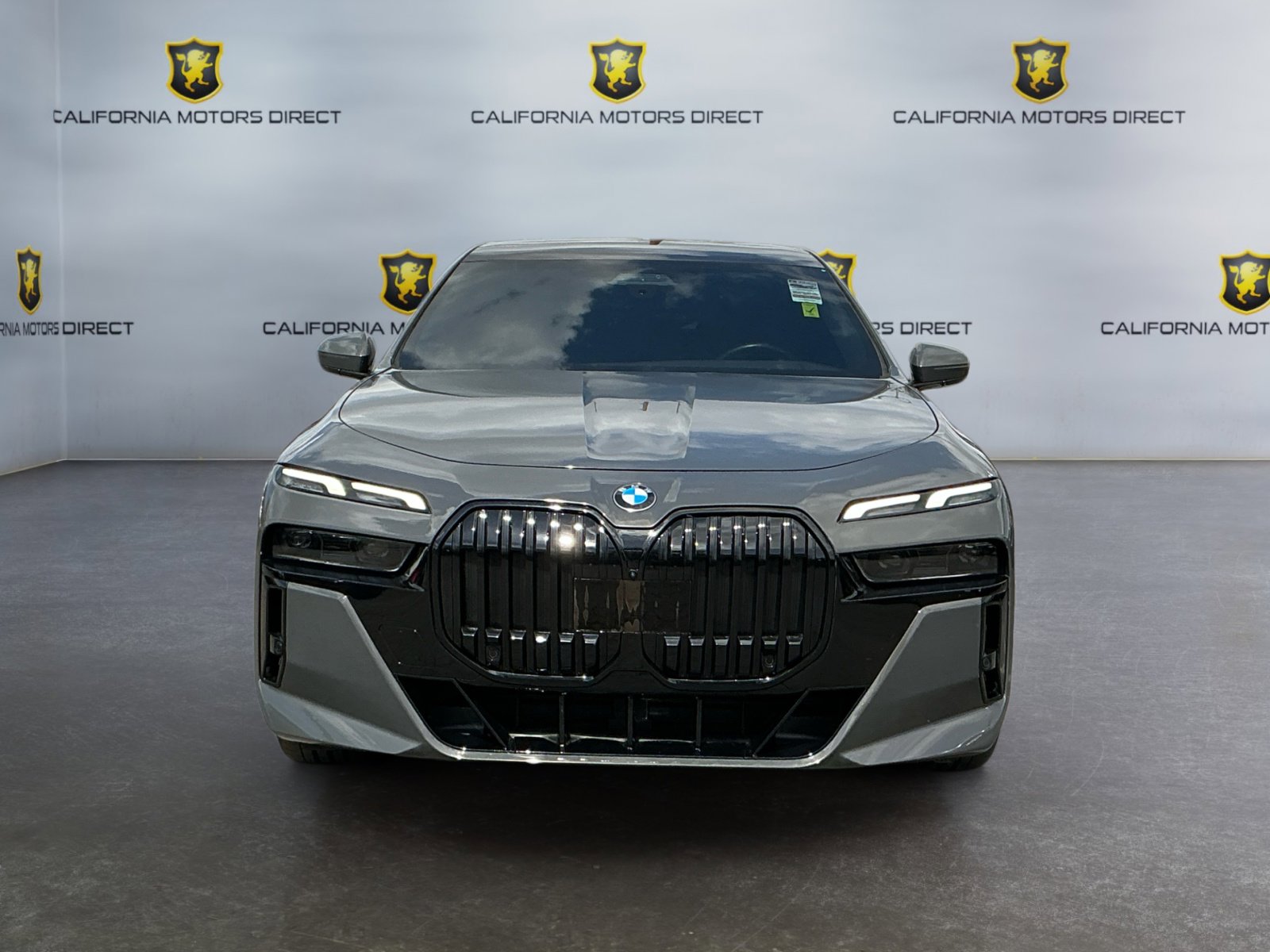 Used 2023 BMW 740i RWD image 2