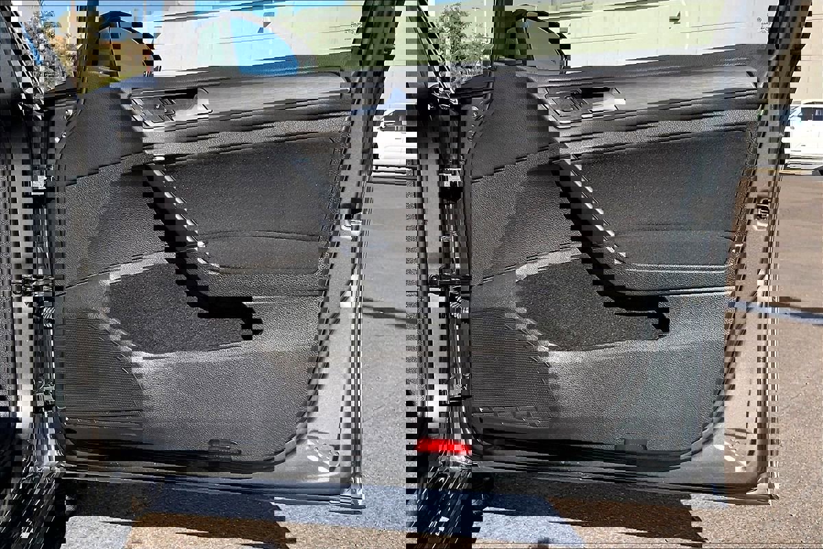 Used 2019 Volkswagen Golf S image 5