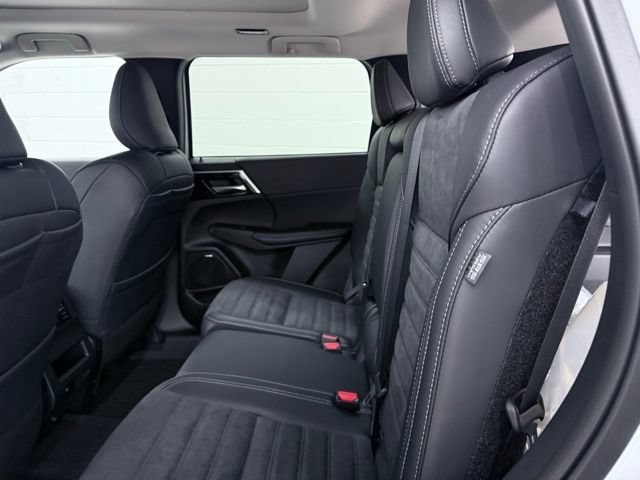 New 2026 Mitsubishi Outlander AWD image 29