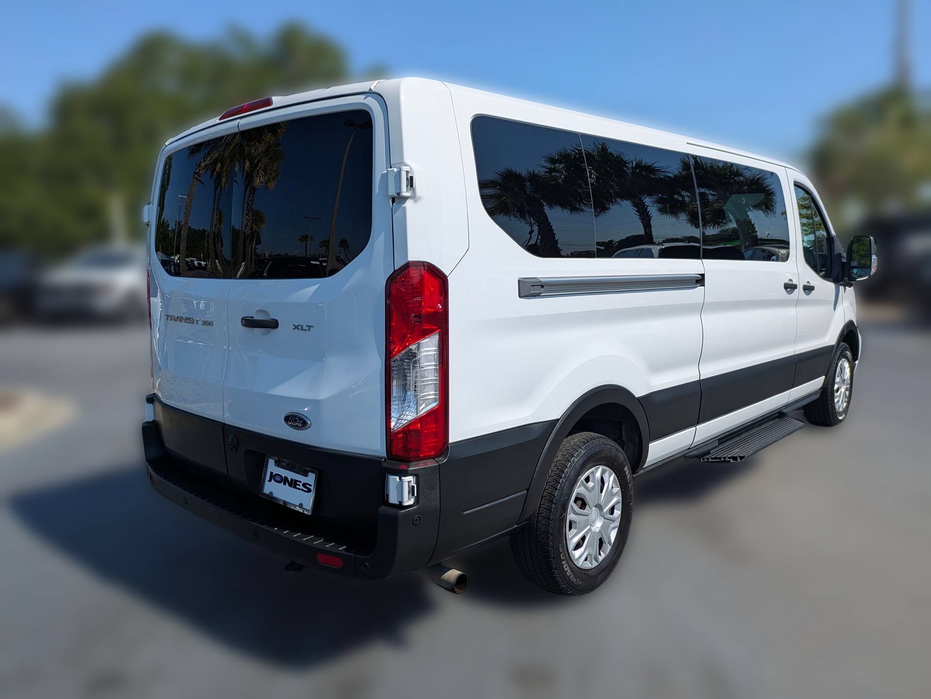 Used 2022 Ford Transit 350 XLT RWD image 4