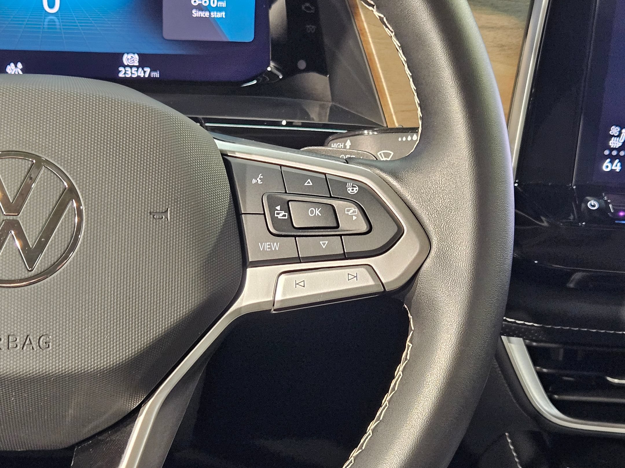 Used 2025 Volkswagen Atlas SE FWD image 28