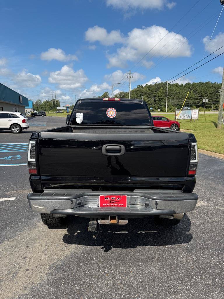 Used 2005 Chevrolet Silverado 2500 LT w/ Heavy-Duty Power Package AWD/4WD image 5