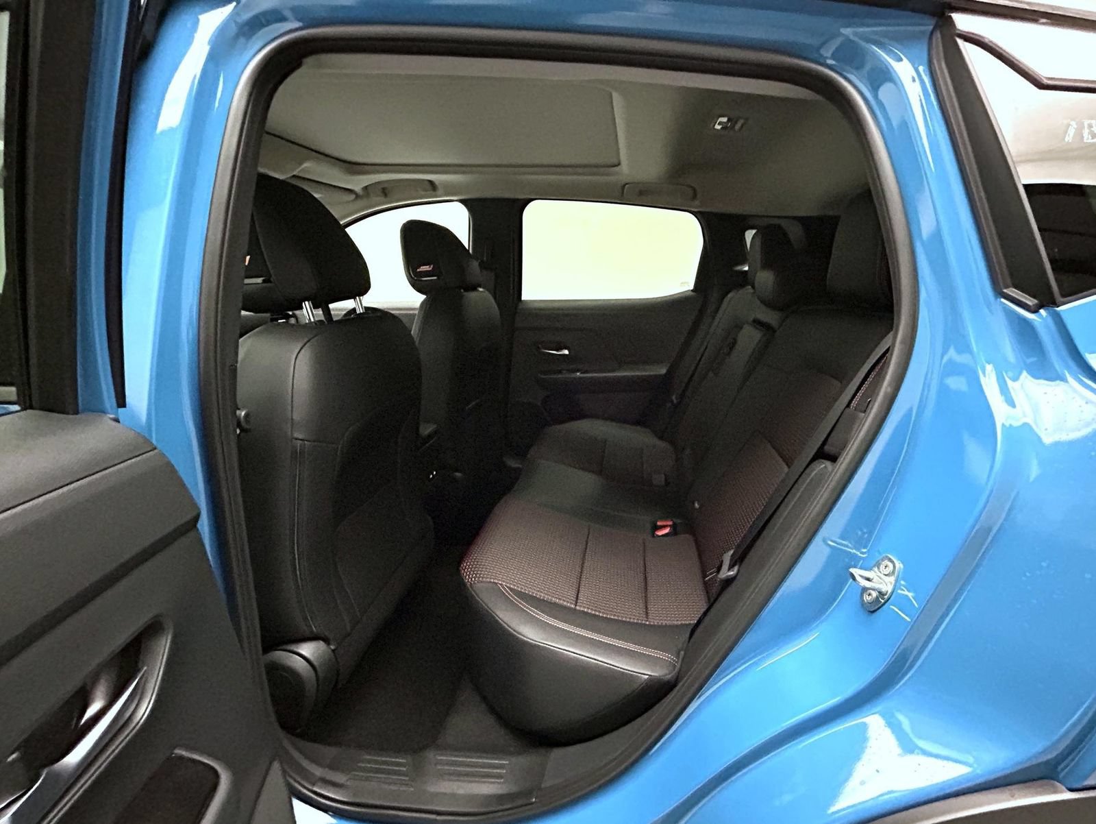 New 2026 Nissan Kicks SR w/ SR Premium Package AWD/4WD image 11
